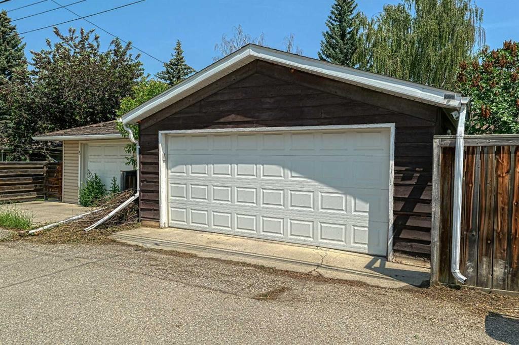 51 Hollyburn Road Sw, Calgary, AB - Outdoor