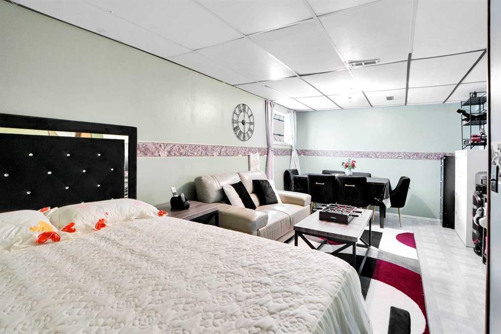 280 Whitworth Way Ne, Calgary, AB - Indoor Photo Showing Bedroom