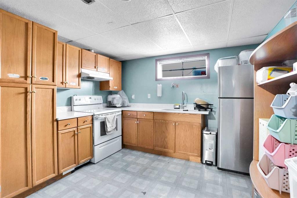 280 Whitworth Way Ne, Calgary, AB - Indoor Photo Showing Kitchen
