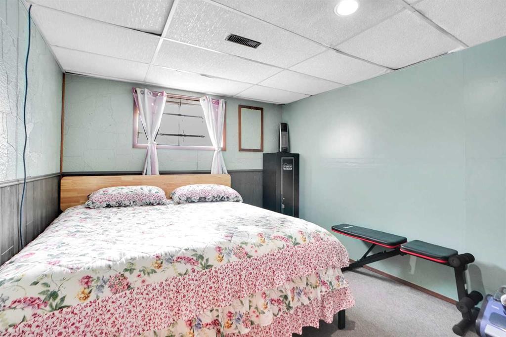 280 Whitworth Way Ne, Calgary, AB - Indoor Photo Showing Bedroom