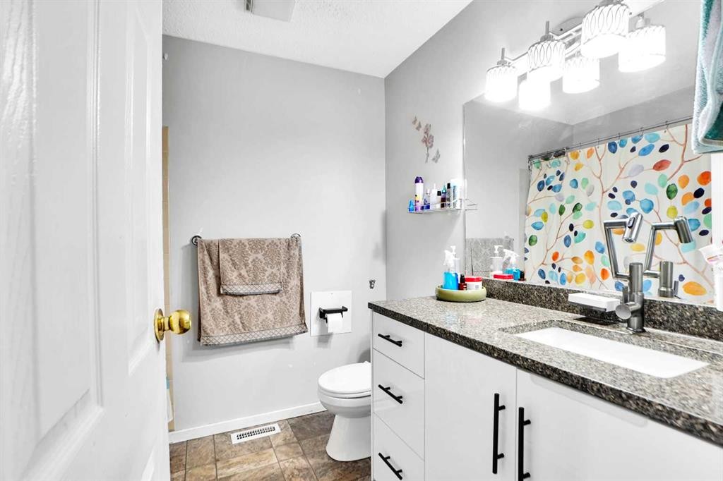 280 Whitworth Way Ne, Calgary, AB - Indoor Photo Showing Bathroom