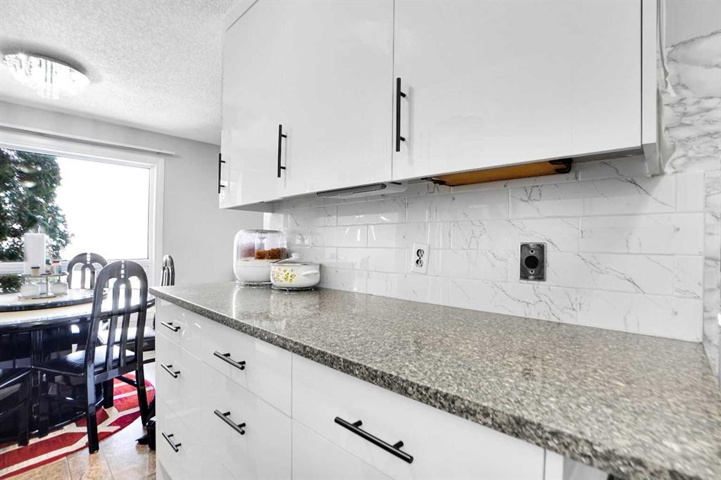 280 Whitworth Way Ne, Calgary, AB - Indoor Photo Showing Kitchen