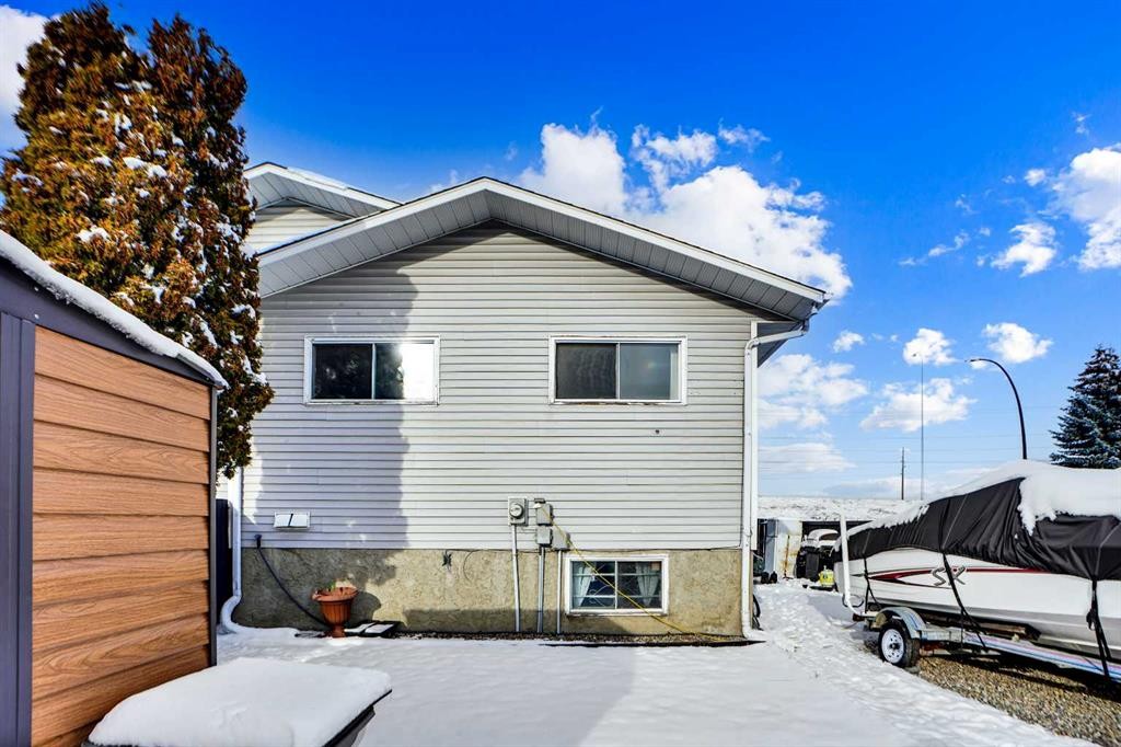280 Whitworth Way Ne, Calgary, AB - Outdoor With Exterior