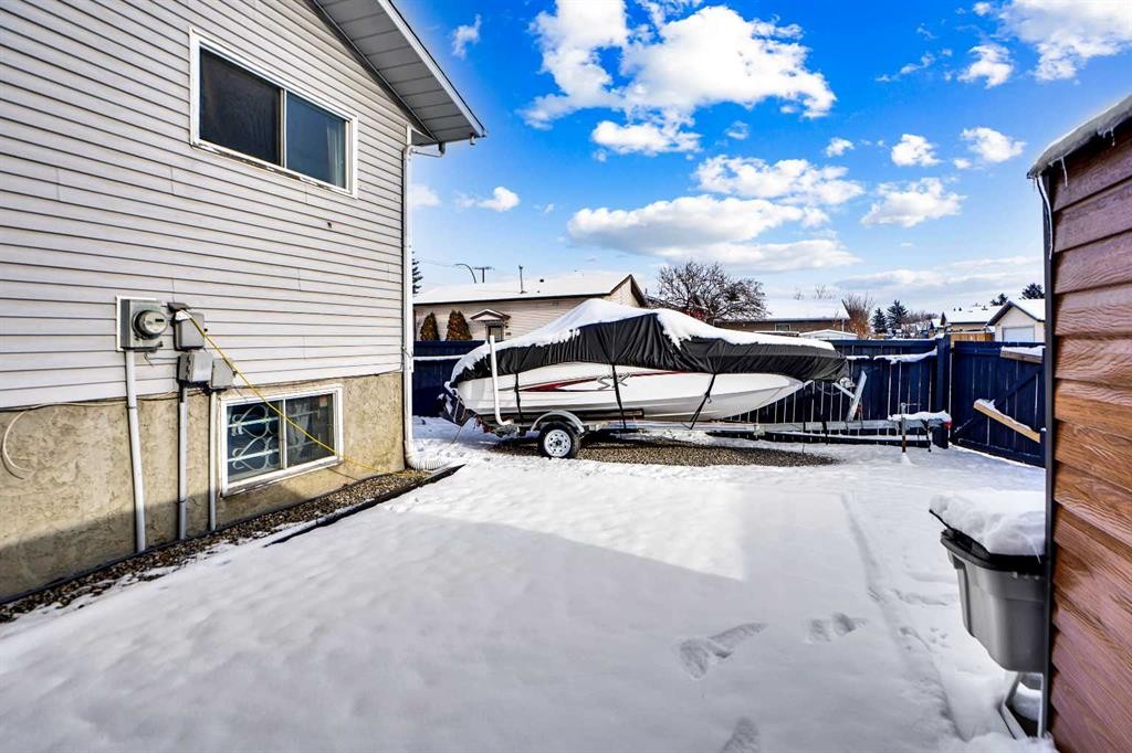 280 Whitworth Way Ne, Calgary, AB - Outdoor With Exterior