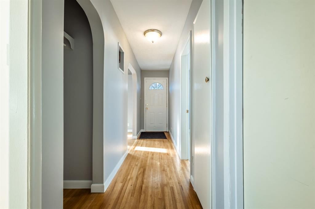 1126 8 Street Se, Calgary, AB - Indoor Photo Showing Other Room