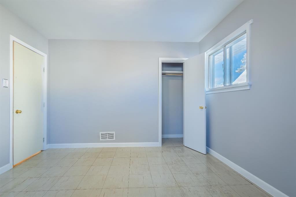 1126 8 Street Se, Calgary, AB - Indoor Photo Showing Other Room
