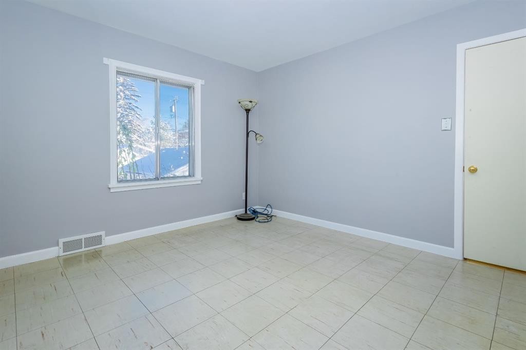 1126 8 Street Se, Calgary, AB - Indoor Photo Showing Other Room