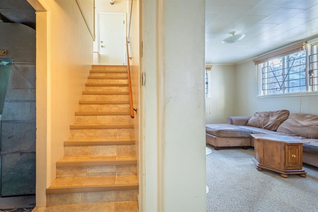1126 8 Street Se, Calgary, AB - Indoor Photo Showing Other Room