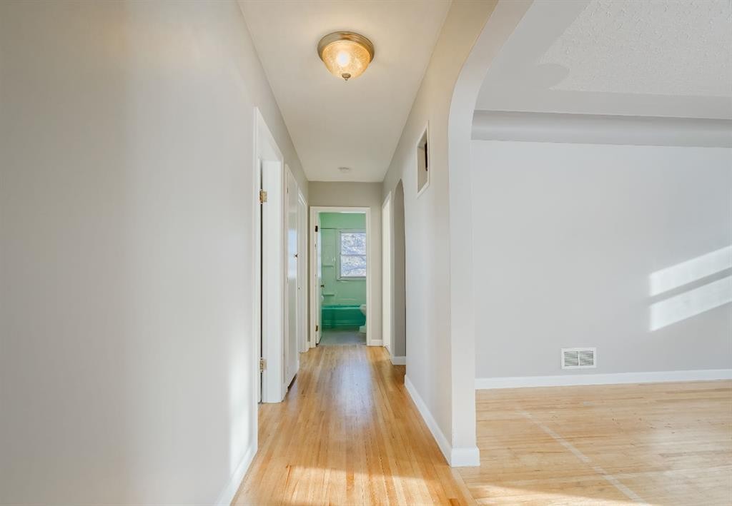 1126 8 Street Se, Calgary, AB - Indoor Photo Showing Other Room