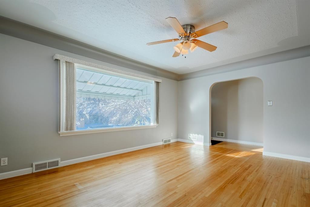 1126 8 Street Se, Calgary, AB - Indoor Photo Showing Other Room