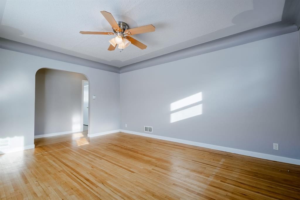 1126 8 Street Se, Calgary, AB - Indoor Photo Showing Other Room