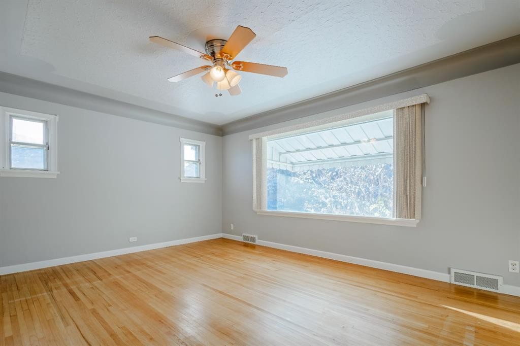 1126 8 Street Se, Calgary, AB - Indoor Photo Showing Other Room