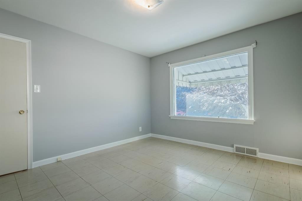 1126 8 Street Se, Calgary, AB - Indoor Photo Showing Other Room