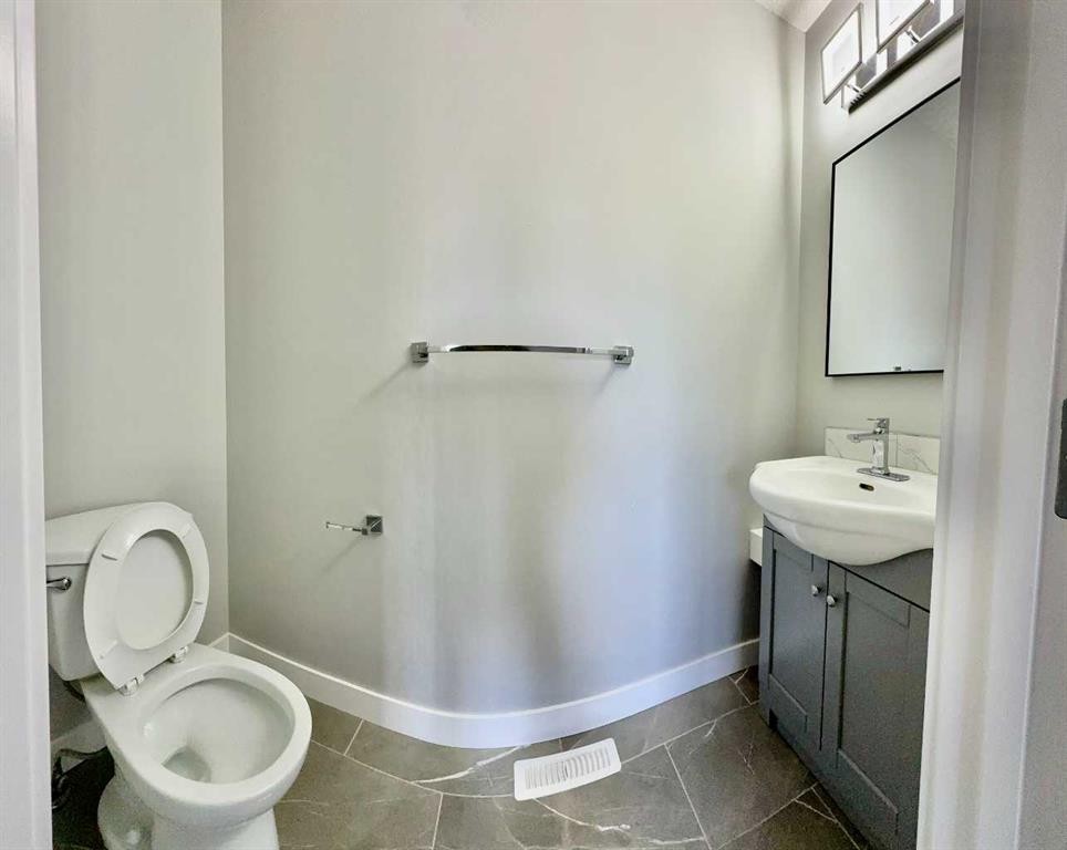 36 Whitehaven Road Ne, Calgary, AB - Indoor Photo Showing Bathroom