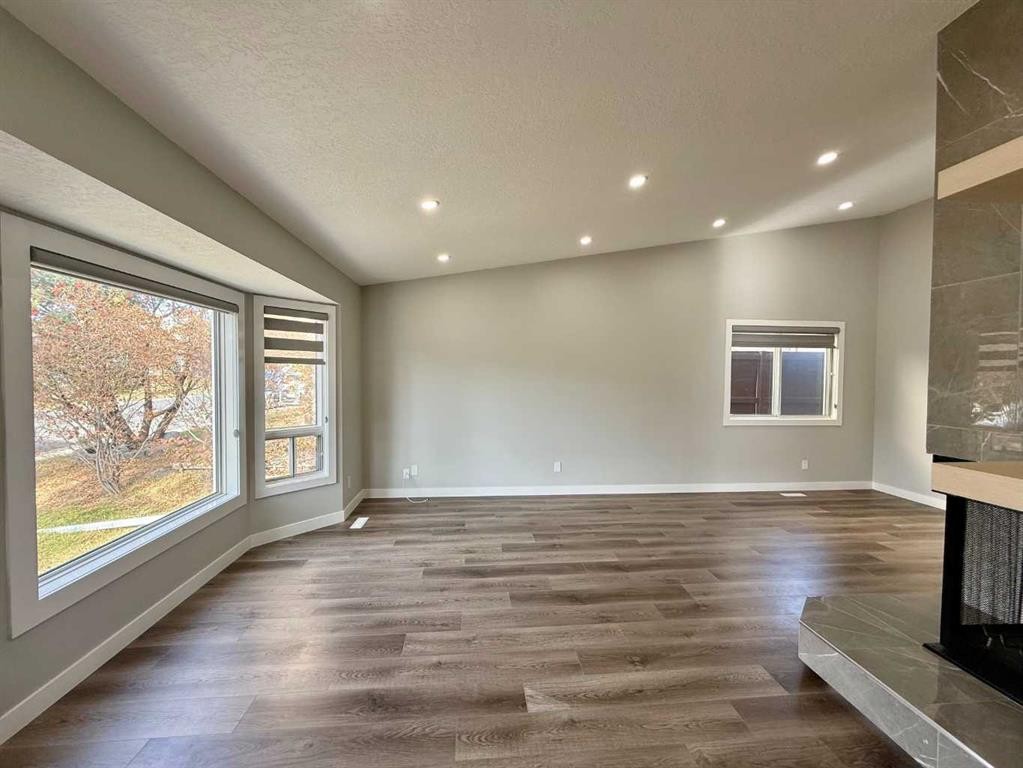 36 Whitehaven Road Ne, Calgary, AB - Indoor Photo Showing Other Room