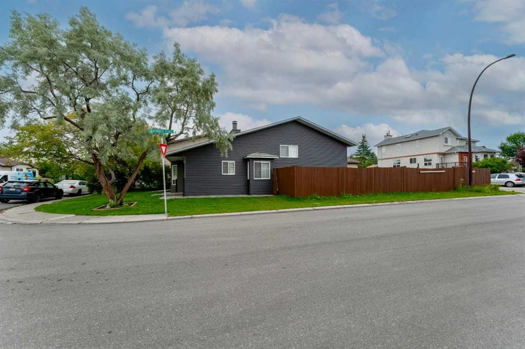 36 Whitehaven Road Ne, Calgary, AB - Outdoor
