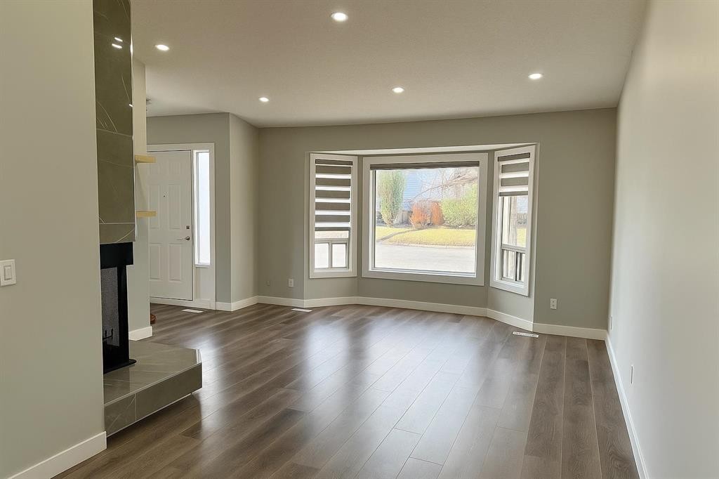 36 Whitehaven Road Ne, Calgary, AB - Indoor Photo Showing Other Room