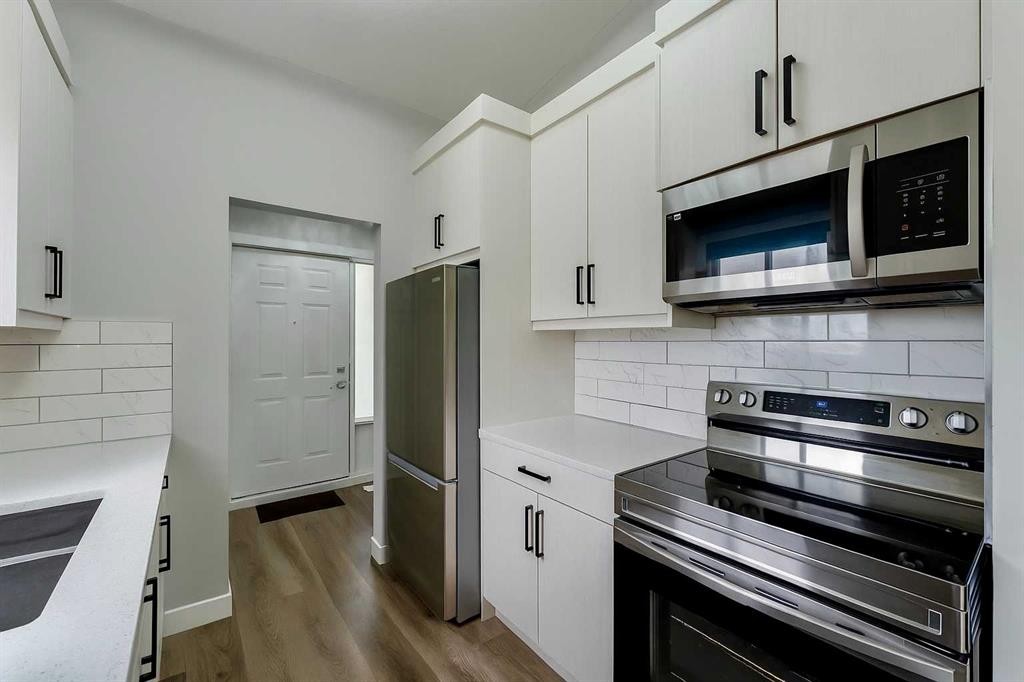 36 Whitehaven Road Ne, Calgary, AB - Indoor Photo Showing Kitchen