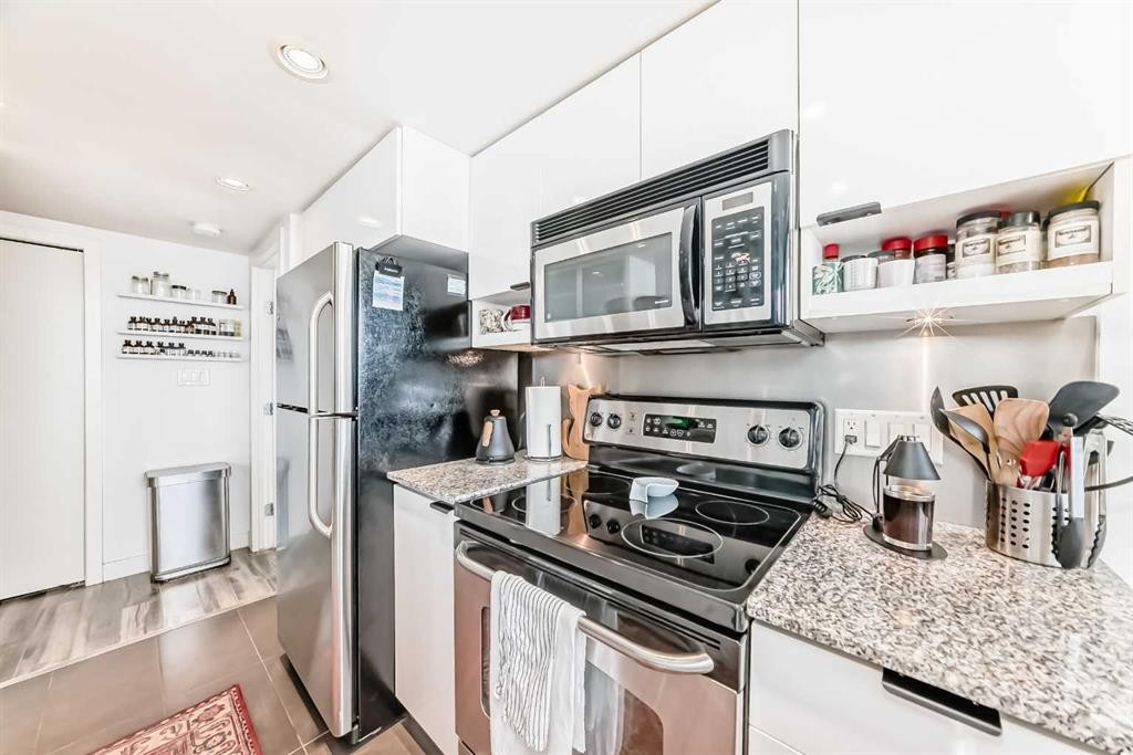 1404-1110 11 Street Sw, Calgary, AB - Indoor Photo Showing Kitchen