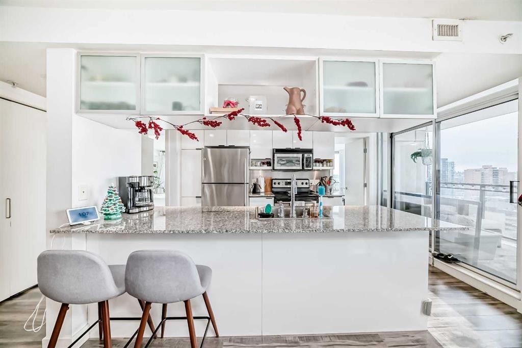 1404-1110 11 Street Sw, Calgary, AB - Indoor Photo Showing Kitchen With Upgraded Kitchen