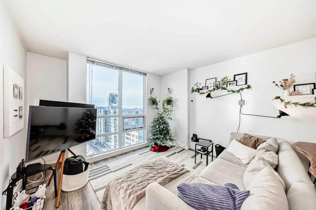 1404-1110 11 Street Sw, Calgary, AB - Indoor Photo Showing Living Room