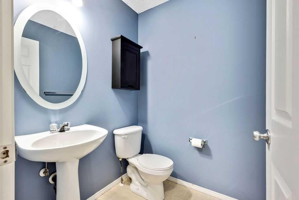 19 Citadel Estates Manor Nw, Calgary, AB - Indoor Photo Showing Bathroom