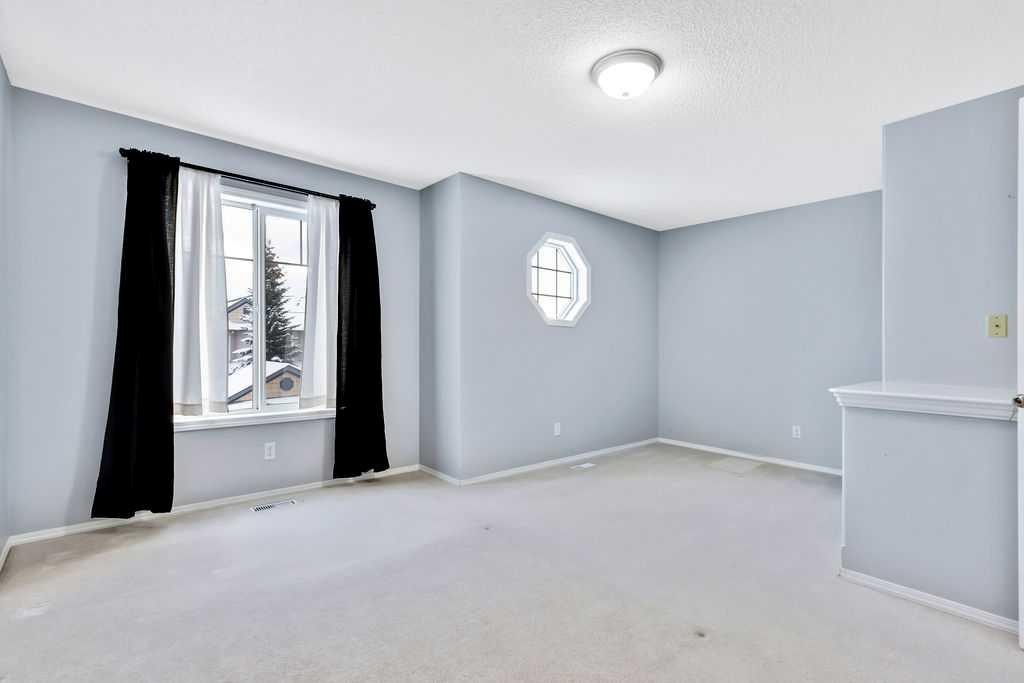 19 Citadel Estates Manor Nw, Calgary, AB - Indoor Photo Showing Other Room
