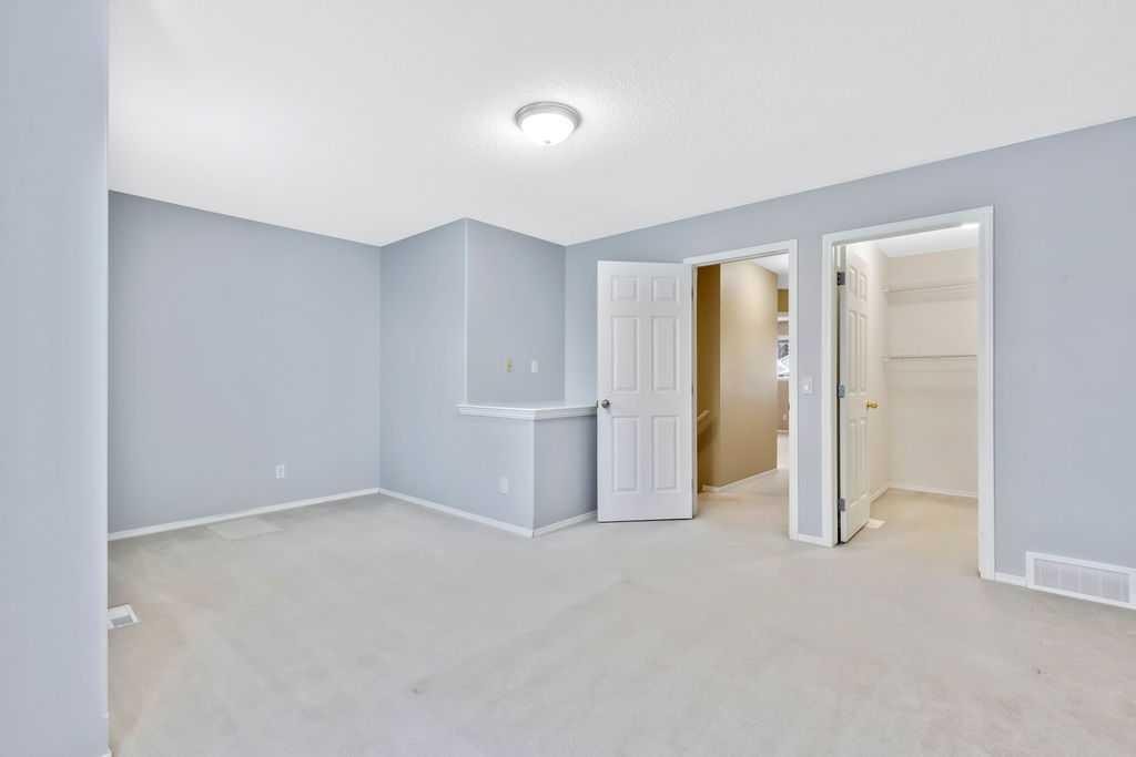 19 Citadel Estates Manor Nw, Calgary, AB - Indoor Photo Showing Other Room