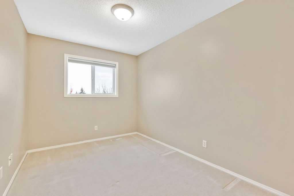 19 Citadel Estates Manor Nw, Calgary, AB - Indoor Photo Showing Other Room