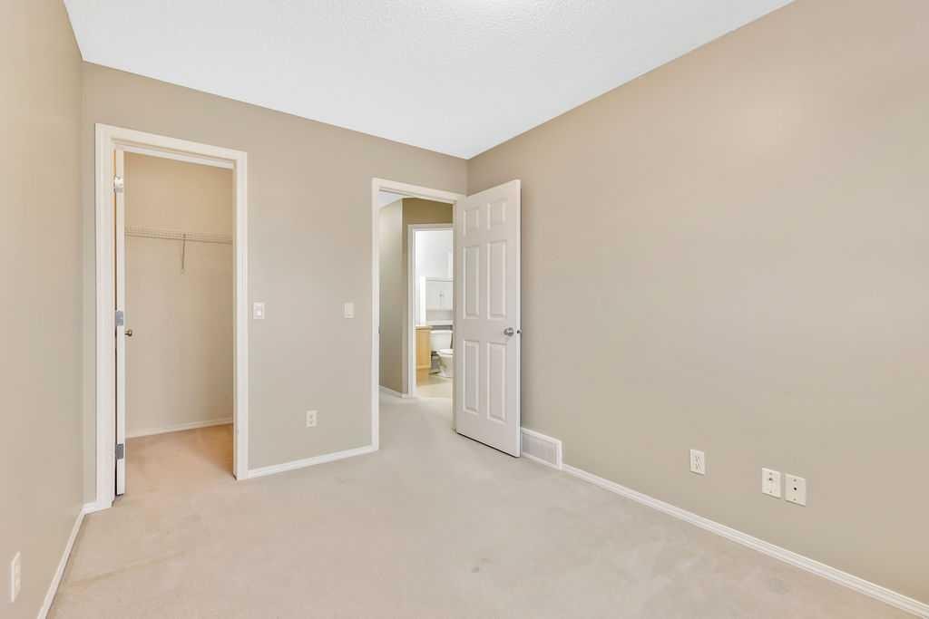 19 Citadel Estates Manor Nw, Calgary, AB - Indoor Photo Showing Other Room