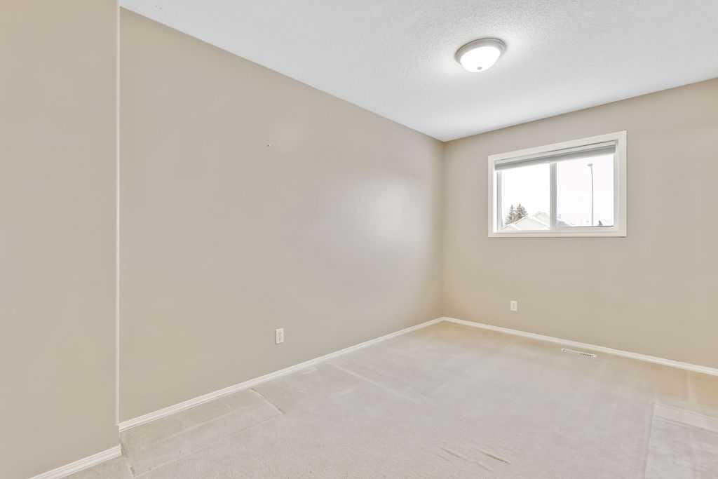 19 Citadel Estates Manor Nw, Calgary, AB - Indoor Photo Showing Other Room