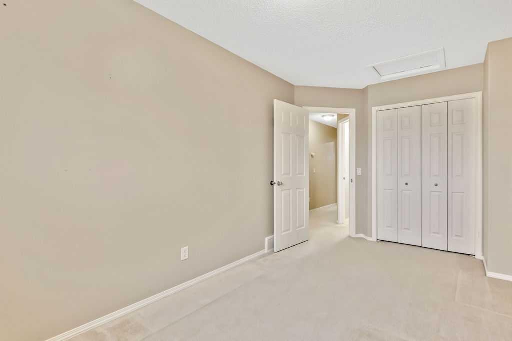 19 Citadel Estates Manor Nw, Calgary, AB - Indoor Photo Showing Other Room