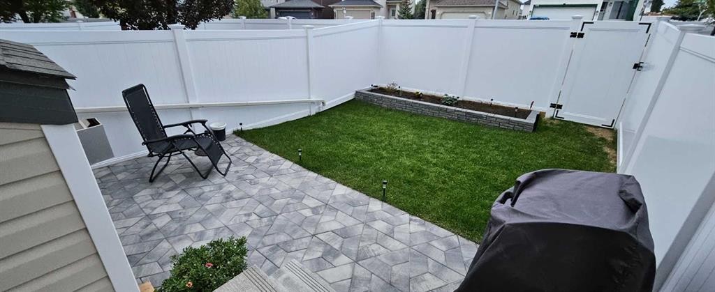 19 Citadel Estates Manor Nw, Calgary, AB - Outdoor