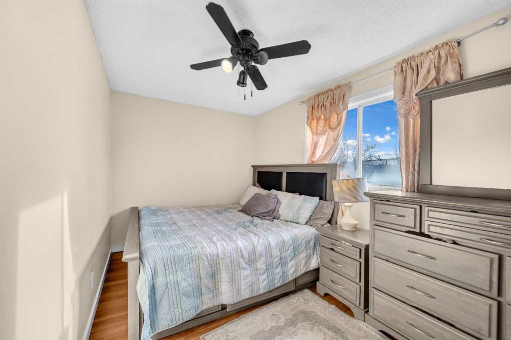 120 Castlebrook Rise Ne, Calgary, AB - Indoor Photo Showing Bedroom
