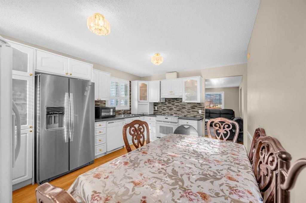 120 Castlebrook Rise Ne, Calgary, AB - Indoor Photo Showing Dining Room