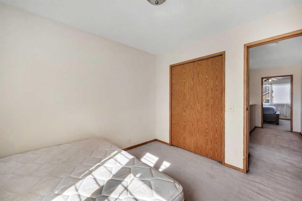 137 Martinpark Way Ne, Calgary, AB - Indoor Photo Showing Bedroom