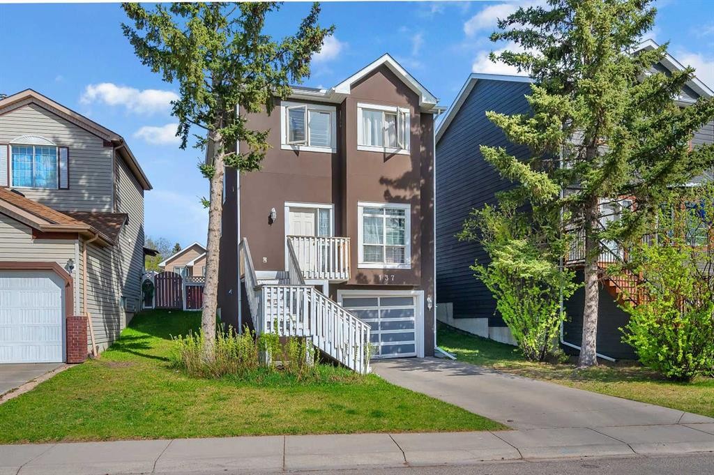 137 Martinpark Way Ne, Calgary, AB - Outdoor With Facade