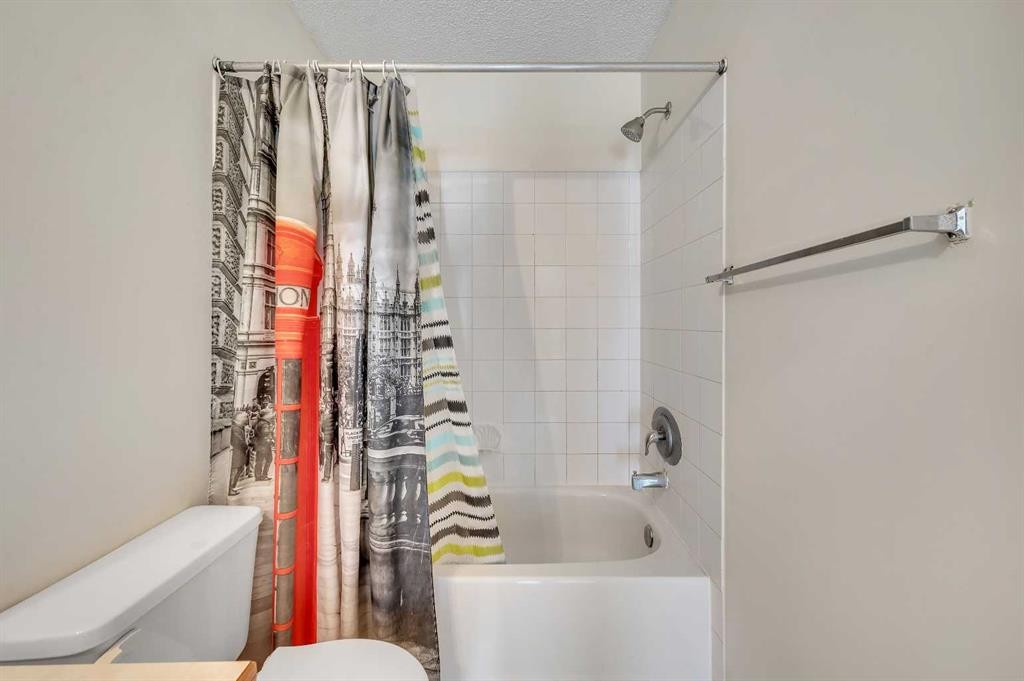 137 Martinpark Way Ne, Calgary, AB - Indoor Photo Showing Bathroom