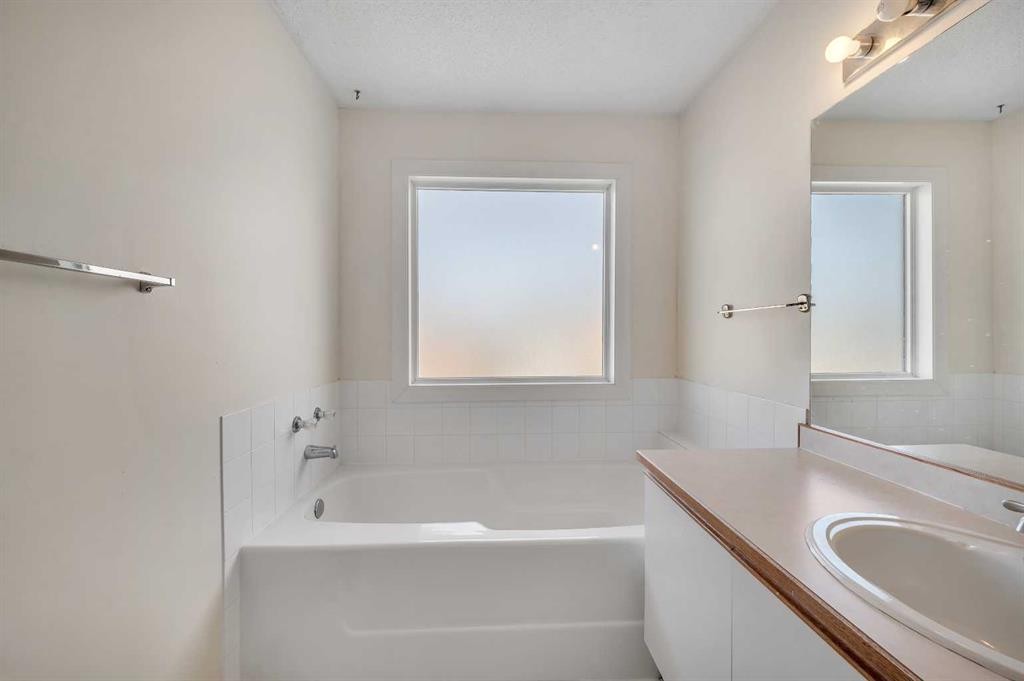137 Martinpark Way Ne, Calgary, AB - Indoor Photo Showing Bathroom