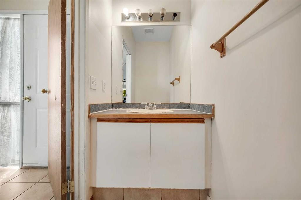 137 Martinpark Way Ne, Calgary, AB - Indoor