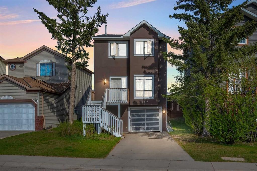 137 Martinpark Way Ne, Calgary, AB - Outdoor With Facade