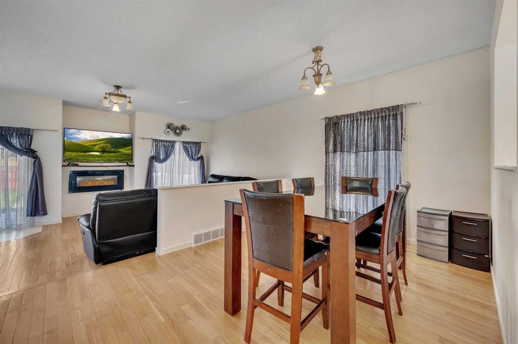 137 Martinpark Way Ne, Calgary, AB - Indoor Photo Showing Dining Room