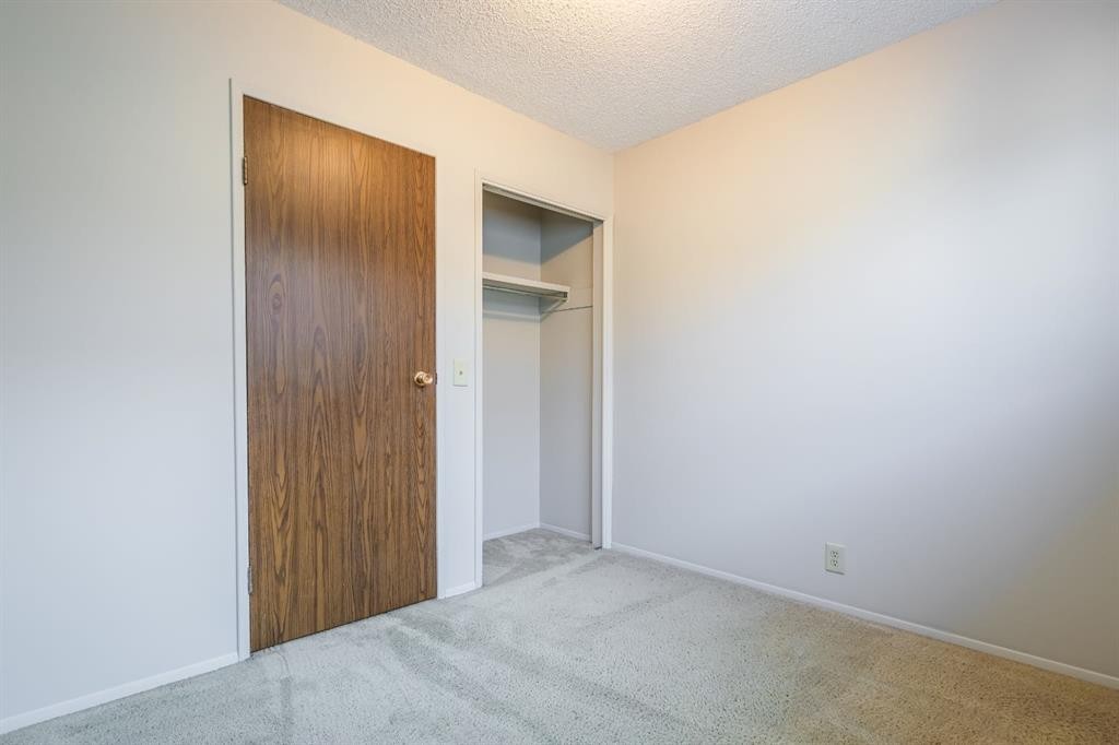 4351 38 Street Ne, Calgary, AB - Indoor Photo Showing Other Room