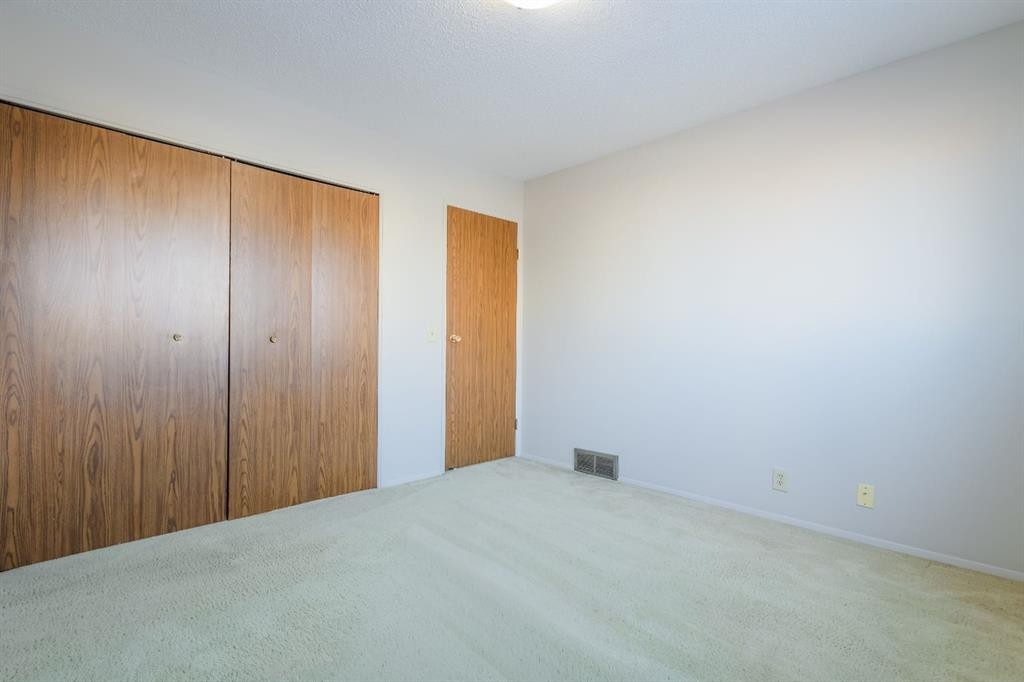 4351 38 Street Ne, Calgary, AB - Indoor