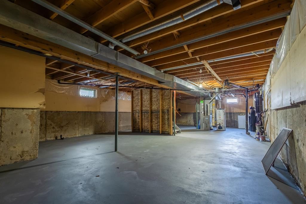 4351 38 Street Ne, Calgary, AB - Indoor Photo Showing Basement