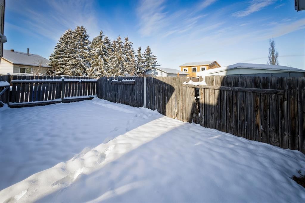 4351 38 Street Ne, Calgary, AB - Outdoor