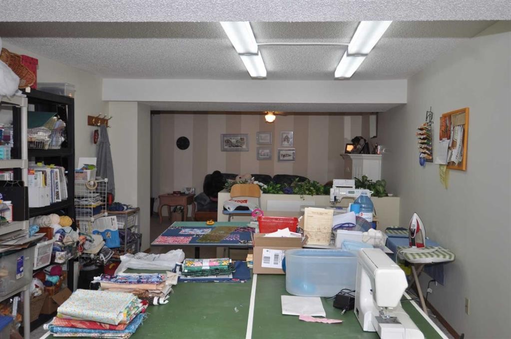 16 Edenwold Green Nw, Calgary, AB - Indoor Photo Showing Other Room