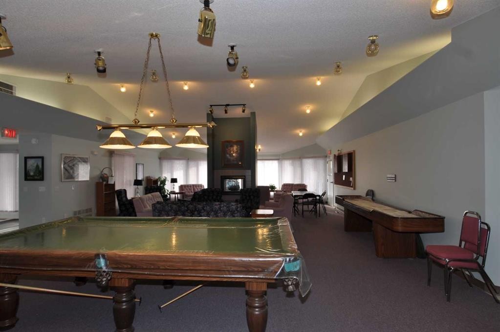 16 Edenwold Green Nw, Calgary, AB - Indoor Photo Showing Other Room