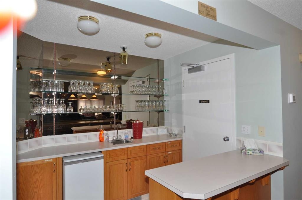 16 Edenwold Green Nw, Calgary, AB - Indoor Photo Showing Kitchen