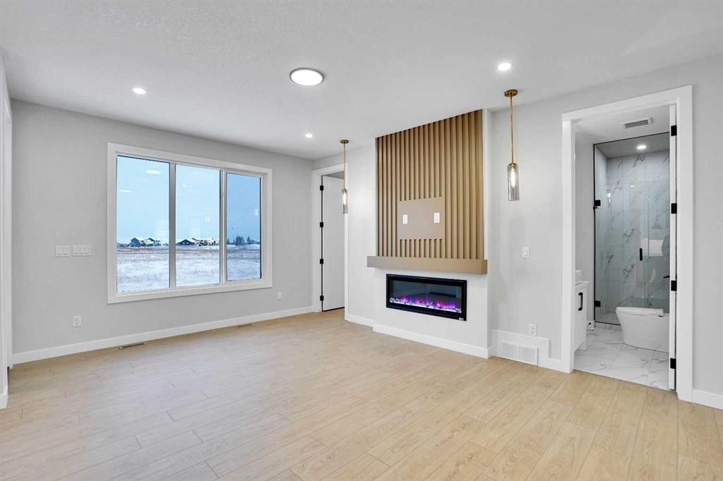 335 Muirfield Crescent, Lyalta, AB - Indoor Photo Showing Other Room With Fireplace